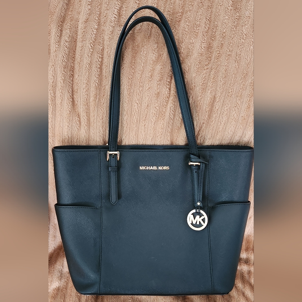 Michael kors jet set black leather shoulder bag